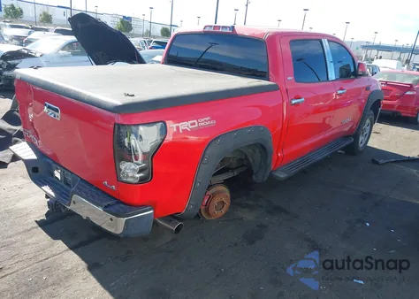 2010 Toyota Tundra Grade 5.7L V8 z USA, uszkodzony, nr VIN 5TFDY5F18AX139955